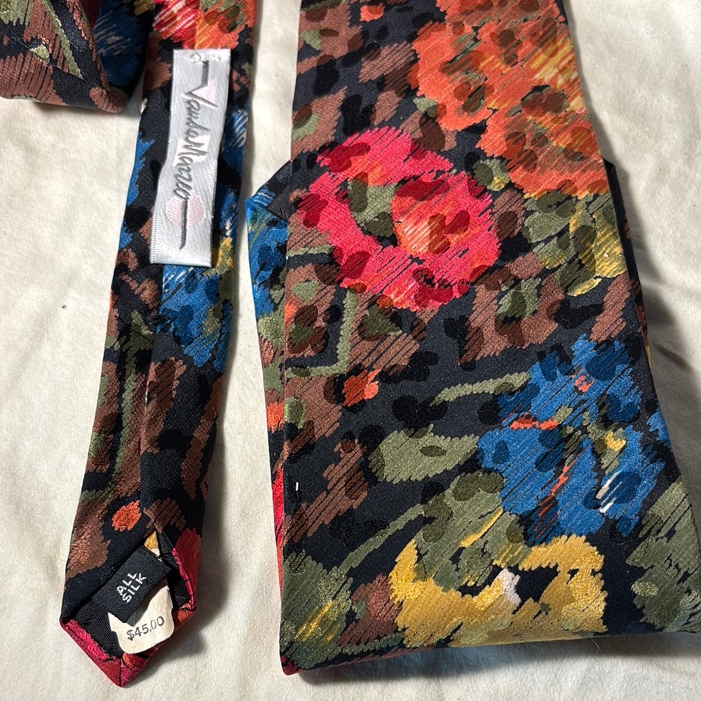 Vintage Vauda Mazzeo 100% Silk Necktie Tie NWT